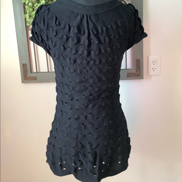 Beautiful short sleeved Simon Chang sweater. - Picture 4 of 6